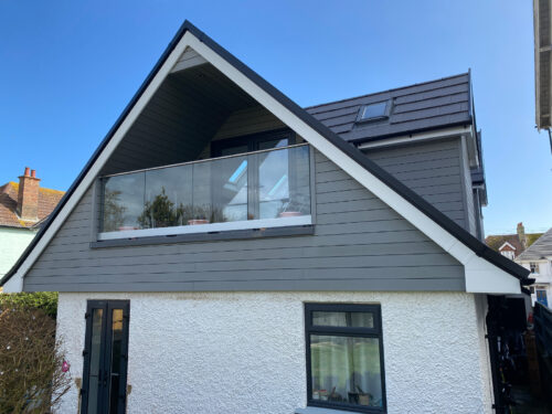 A modern frameless glass balustrade on a balcony with a minimalist design, maximizing the view mounted in Haslemere by River.ODP.