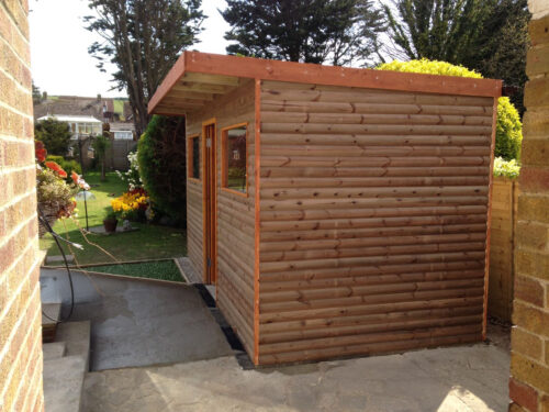 Insulated garden room with wooden cladding built in Mayfield by River.ODP building company.