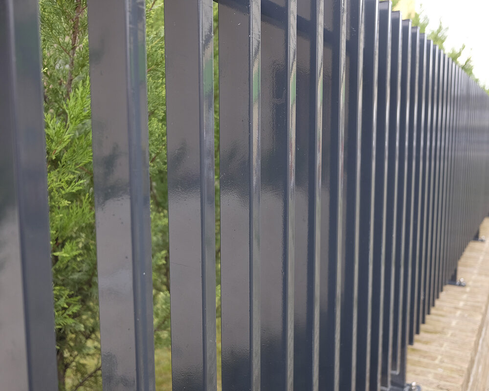 Steel vertical fence in East Grinstead installed by construction company River ODP