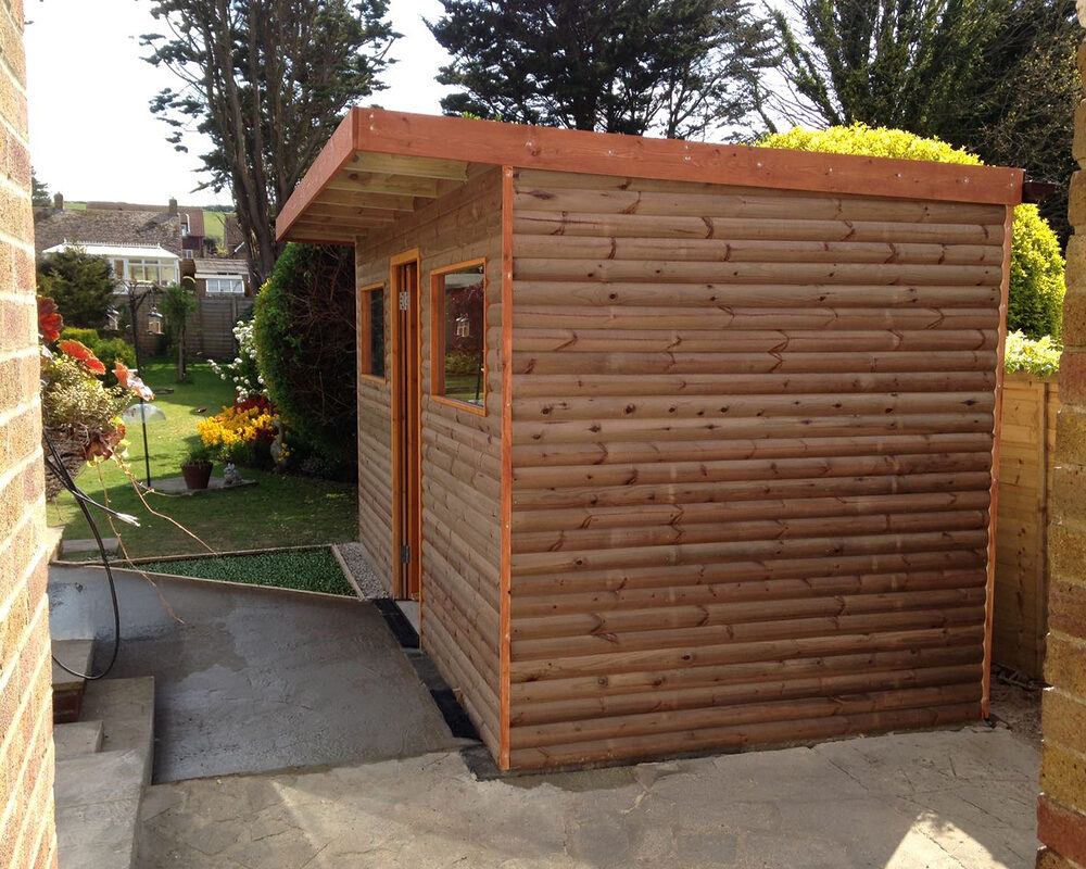 Insulated garden room with wooden cladding built in Mayfield by River.ODP building company.