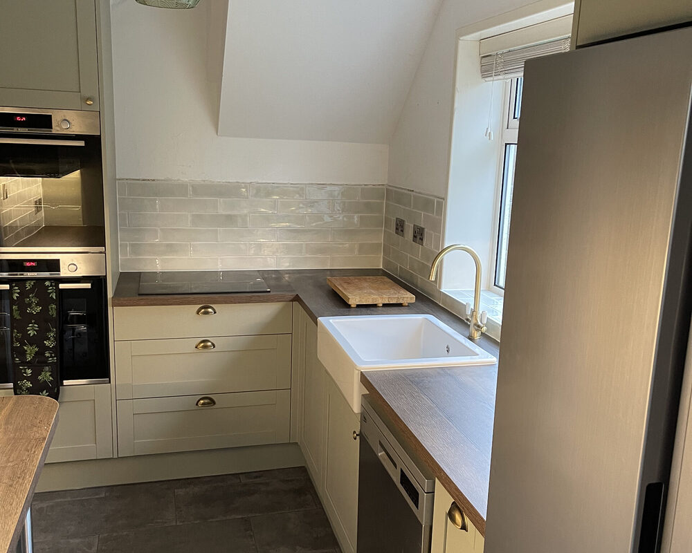 Small shaker kitchen installed in Hurstpierpoint by builders from River.ODP building company, kitchen design and installation specialist.