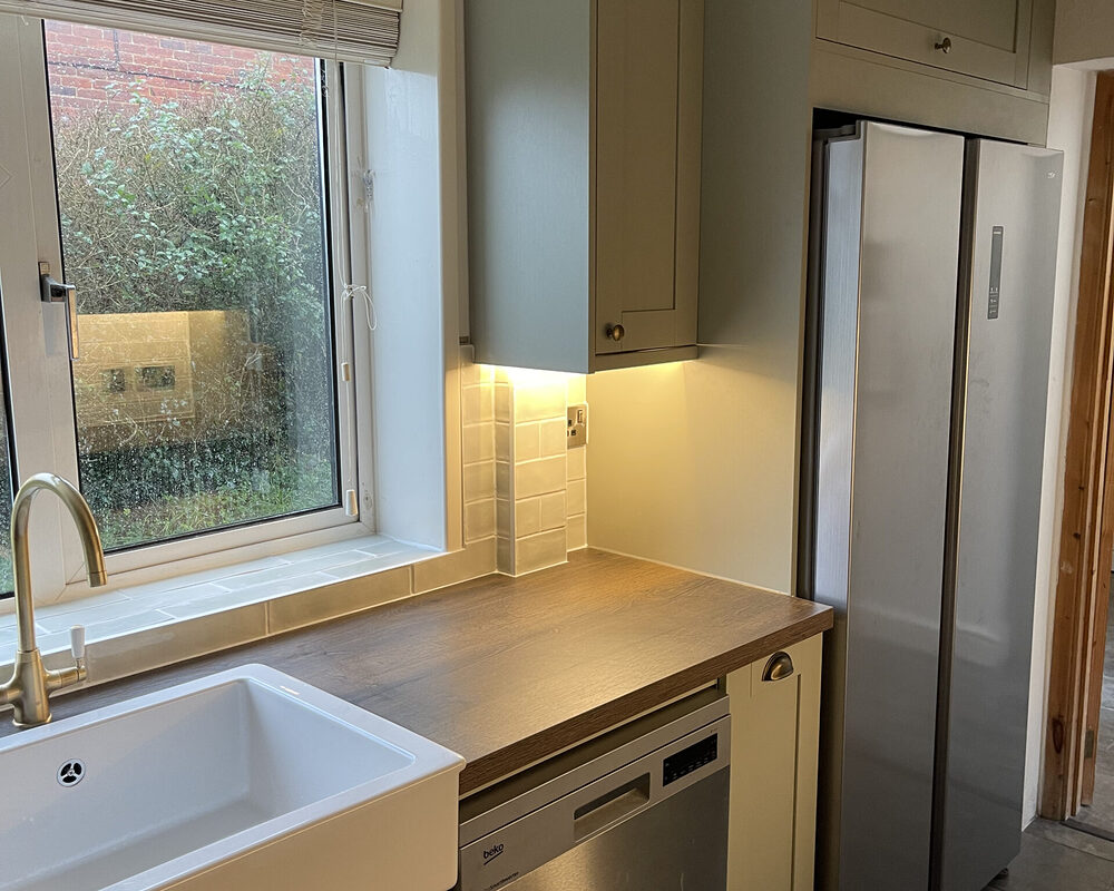 Small shaker kitchen installed in Horsham by builders from River.ODP building company, kitchen design and installation specialist.